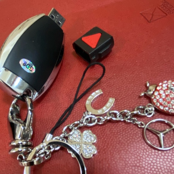 New In Box| Benz Mercedes Schlusselanhänger 8GB Key Ring - Picture 3 of 7